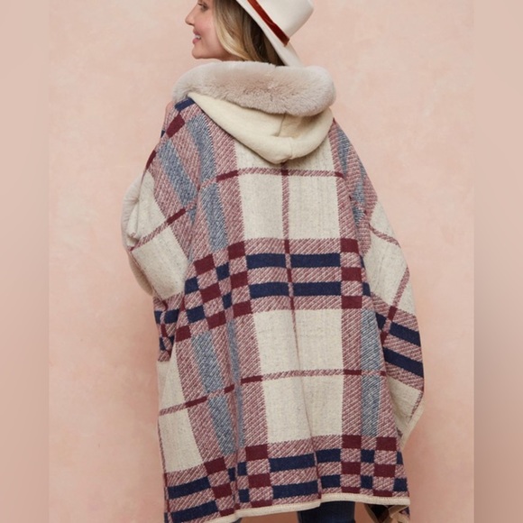 Women’s Plaid Jacquard faux fur hooded cape. Sizes S/M & L/XL - Picture 3 of 3